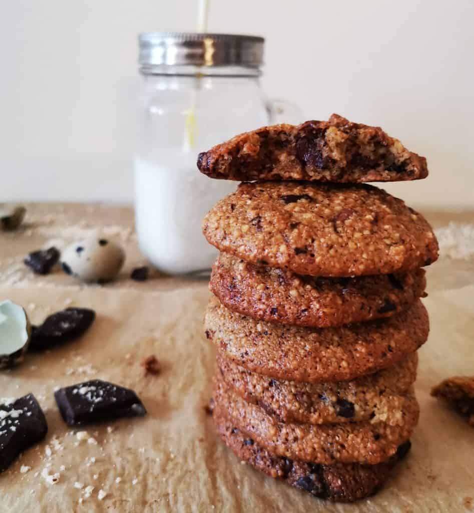 Ein Turm an histaminarmen, glutenfreien Cookies.