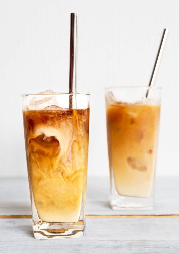 Zwei Gläser Cold Brew im New Orleans Stil: Passend zum Thema Kaffeealternative Zichorienkaffee