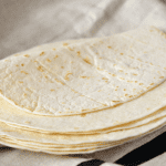 Maniokmehl-Tortilla für den Rhabarber-Spargel-Burrito